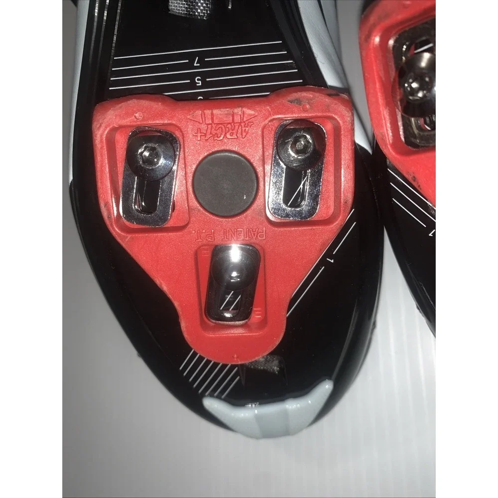 Peloton Cycling Bike Shoes Unisex EU 41 US MEN/8 WOMEN/10‎ Black White W/ Cleats